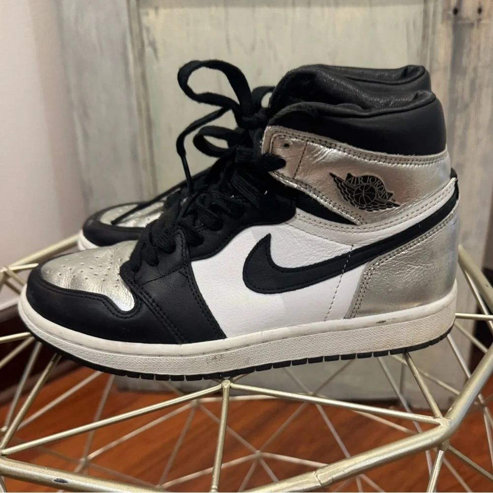 2021 Wmns Air Jordan 1 Retro High OG ‘Silver Toe'